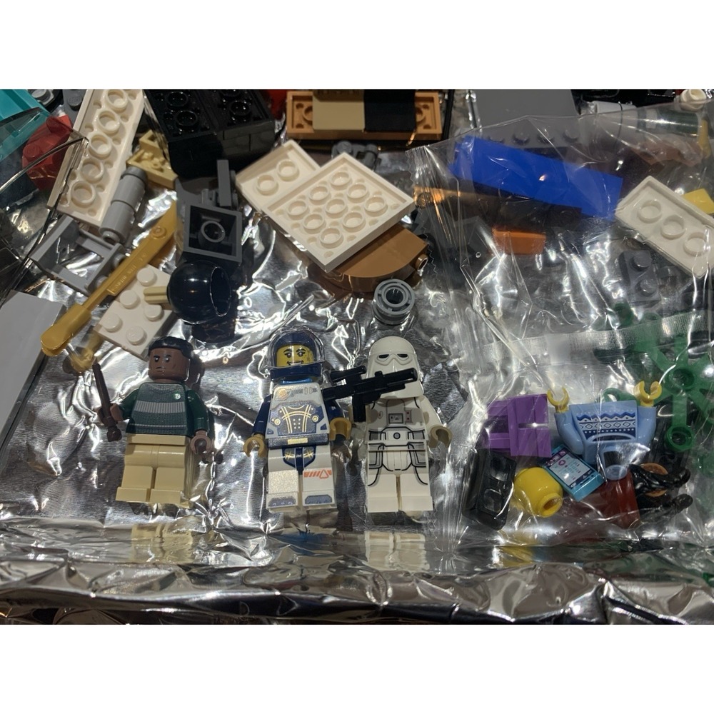 LEGO Lot Includes Minifigures Bricks Parts Collection Star Wars Building Bulk E